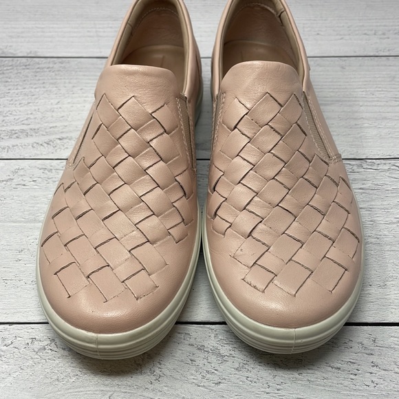 Ecco Soft 7 Rose Dust Woven Slip-On Sneaker 6 O2 - Picture 2 of 7